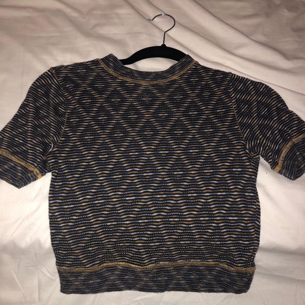 Free People Cropped Casual Top!
